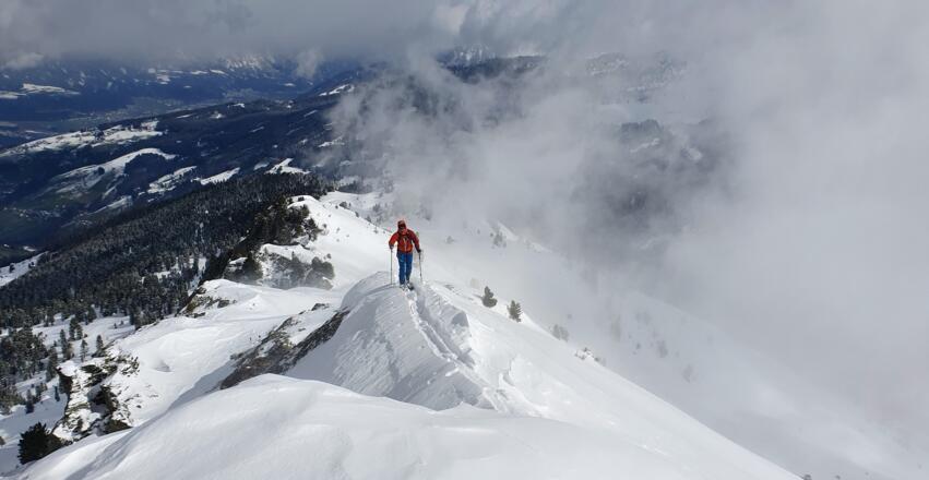 Am Nordgrat des Wildofen in den Tuxer Alpen. Ganz hinten das Inntal.