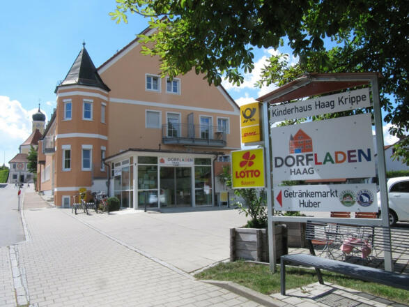 Dorfladen Mit  Werbetafel  C  Udo  Marin