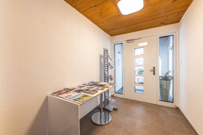 Eingangsbereich mit Informationsecke