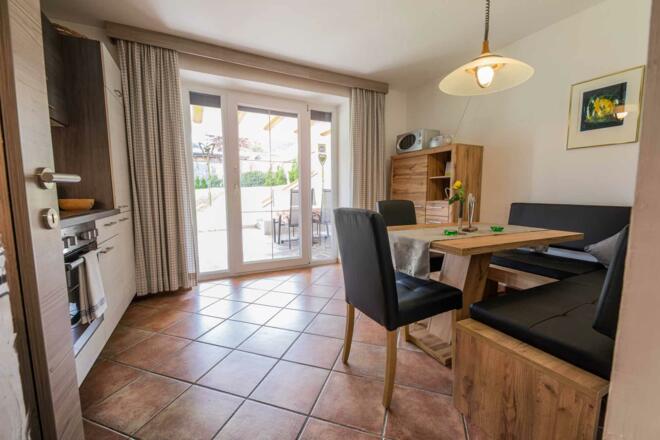 Küche mit Sitzgelegenheit