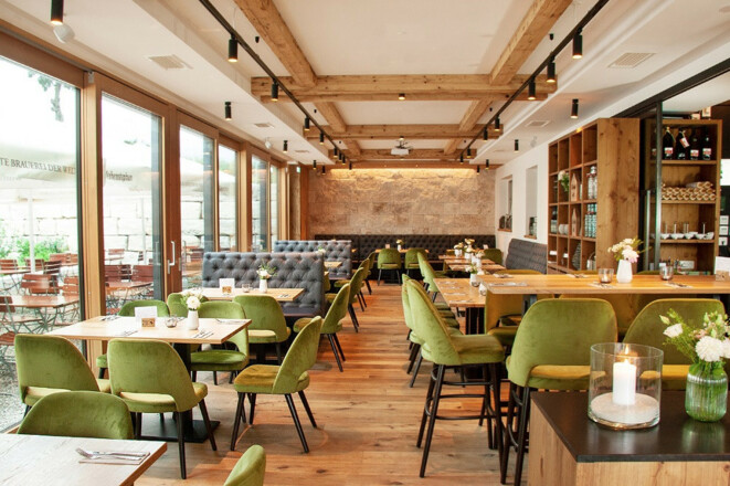 Gastraum im Gasthaus Spitzer in Osterwaal bei Au i. d. Hallertau