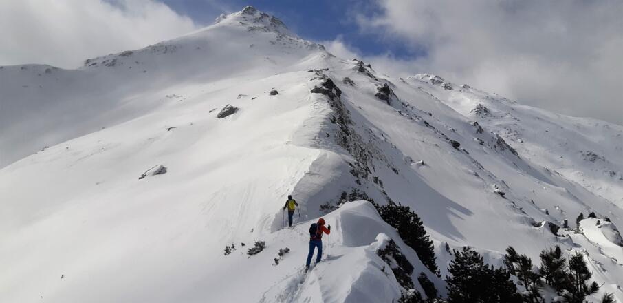 ... knapp 900 m hinzieht.