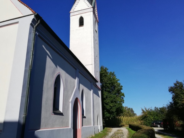 Außenansicht mit Turm