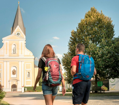 Fassade der Kirche St. Joseph in Allershausen