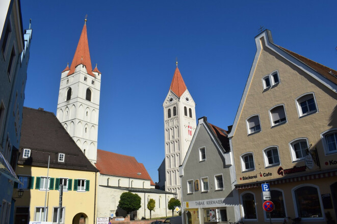 St. Kastulus Münster bei Sonnenschein in Moosburg