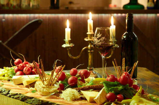 Jausenbrettl vom Heurigen im Gasthaus zum Löwen Freising