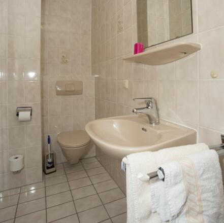 Bad mit Dusche/WC