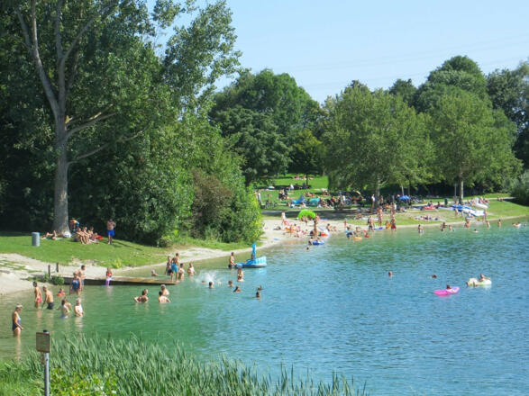 Eching_Echinger See_See mit Badegästen1_web_© Günter Lammel_Gemeindearchiv Eching