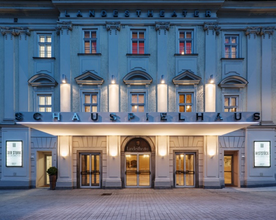 Schauspielhaus_Gebäude © Herta Hurnaus