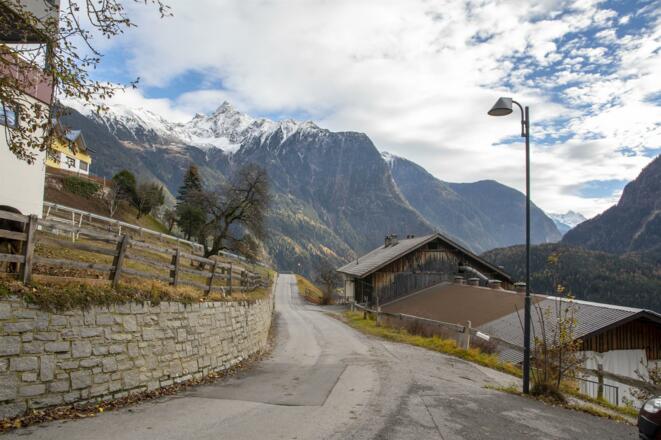 Blick weg von der Sternenvilla (Zufahrt)