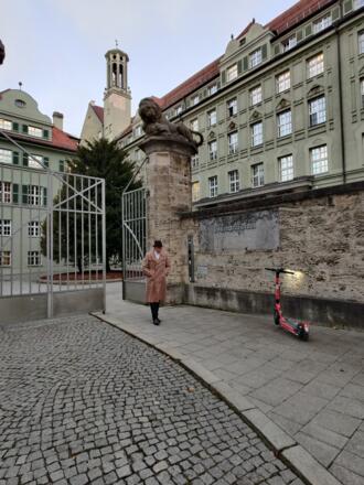 B. Polizeipräsidium München Ettstraße