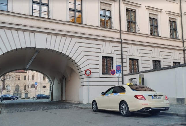 Taxi am Nationalmuseum