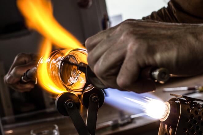 glasblasen, formfrei mundgeblasene gläser aus hartglas