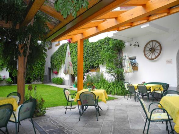 Gastgarten im Innenhof