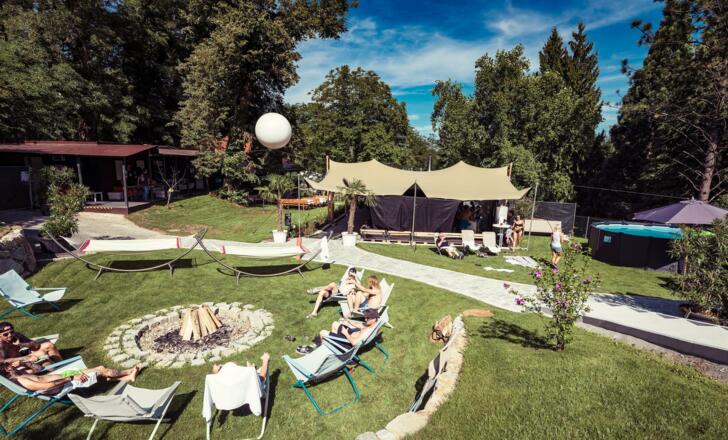 Clam Lodge - Backstage Relax Area