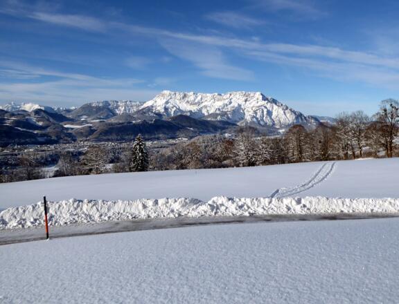 Aufstieg Spumberg mit Blick auf den Untersberg.