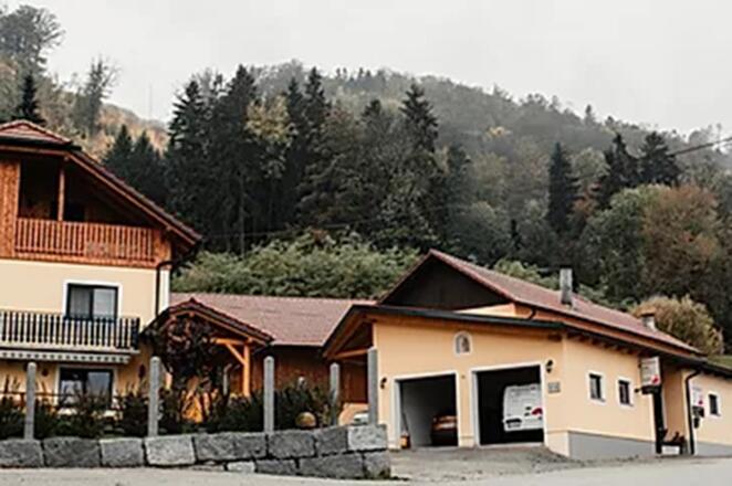 AZ gross Burgschattenhof 03