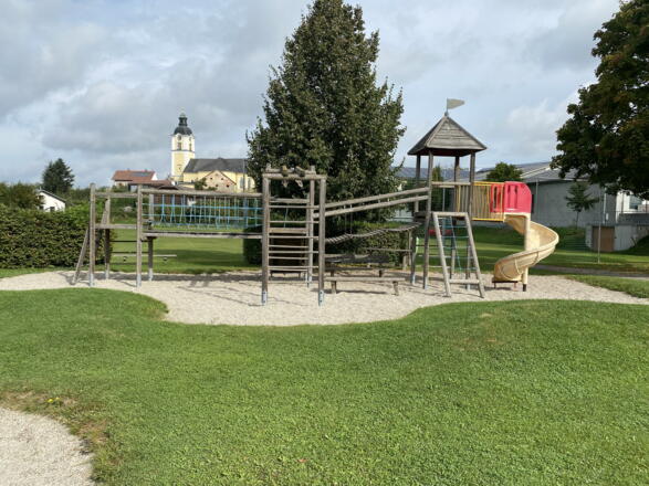 Kinderspielplatz_Spielturm