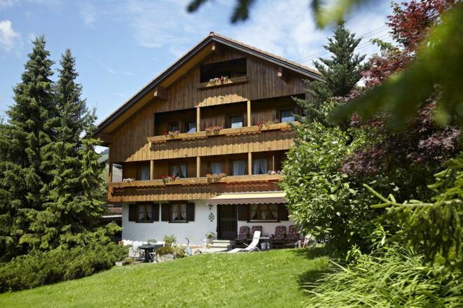 Hausansicht Balkonseite (Ansicht 1)