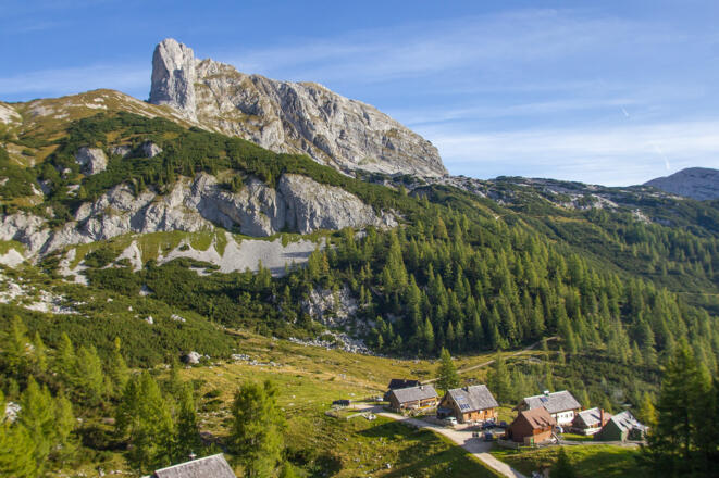 Steirerseehütten, im Hintergrund der Sturtzhahn