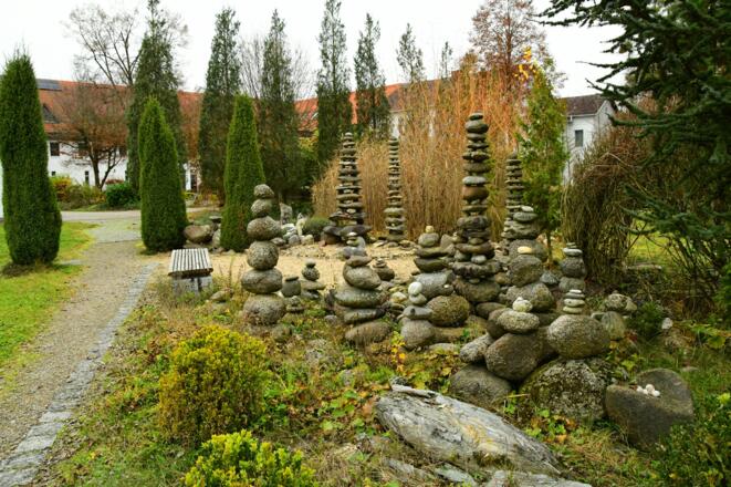 Bildungshaus Greisinghof mit Bibelgarten