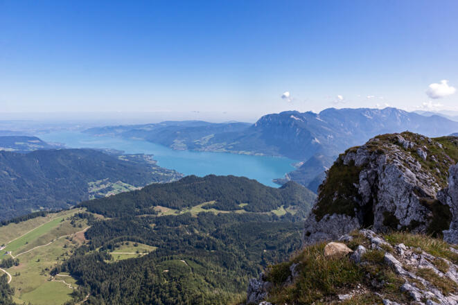 Blick vom Gipfel der Spinnerin zum Attersee