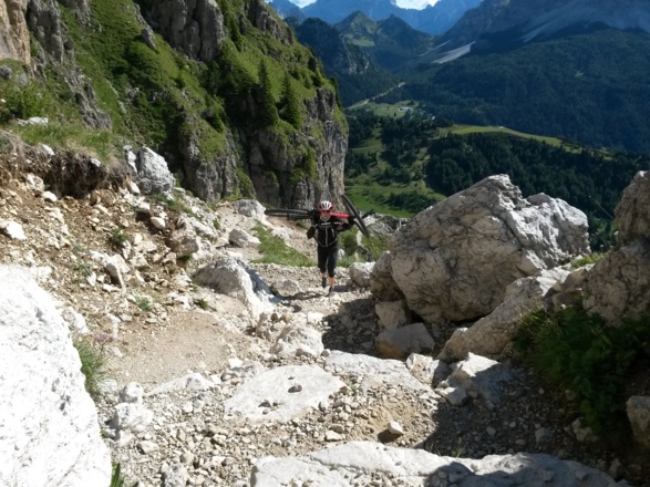 Tragepassage auf dem Weg zum Rifugio Sonnino. (Etappe 6)