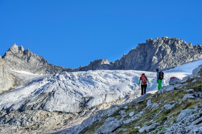 Über die letzten Gletscherreste zum 3303 Meter hohen Gipfel der Reichenspitze