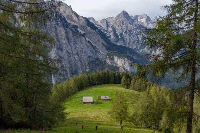 Steil hinunter zur Lögerhütte (1370 m)