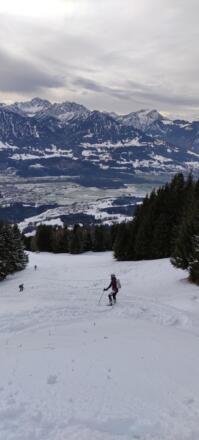 Noch immer eine schöne Abfahrt - hier mit etwas wenig Schnee