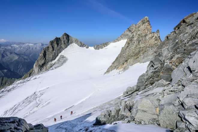 Oberhalb der Spaltenzone geht es steil dem Gipfel der Reichenspitze entgegen
