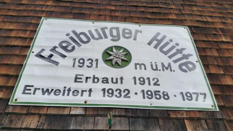 Freiburger Hütte (erstes Etappenziel).