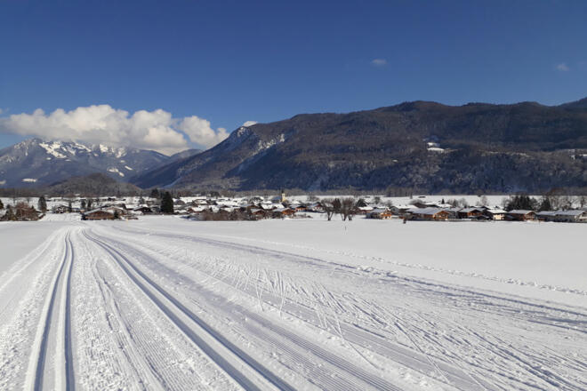 Blick vom Bichlfeld hinunter auf Schleching