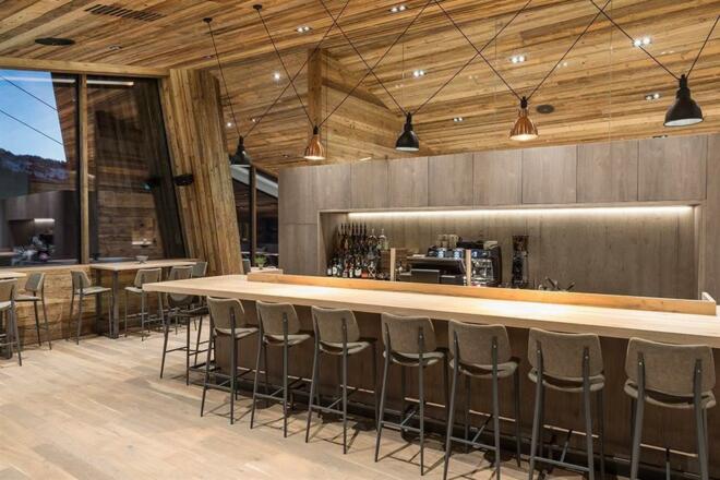 Bar im Eingangsbereich