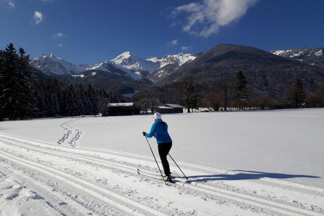 Schlechinger Loipe mit Blick auf Breitenstein und Geigelstein