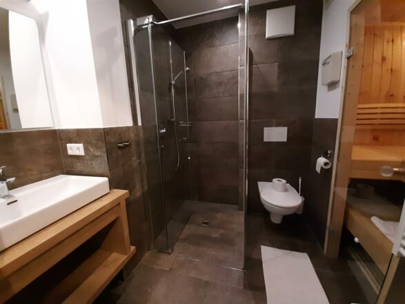 Bad1 Waschplatz Dusche Toilette u Sauna
