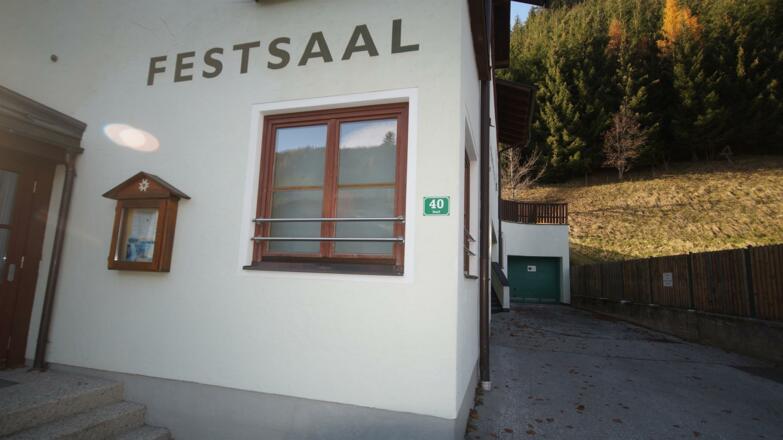öffentliches WC im Festsaal