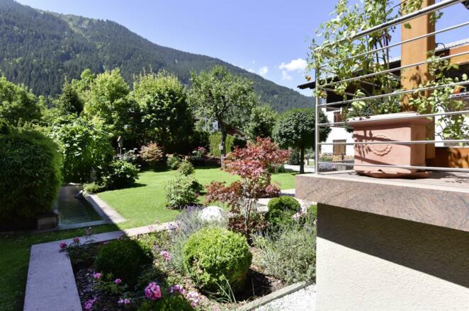 Garten vor Alpenherz Montafon