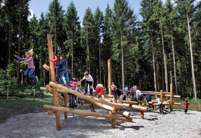 Waldspielplatz auf dem Walderlebnispfad