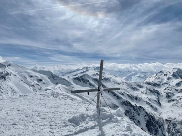 Verschneiter Gipfel Schöderhorn Nationalparkgebiet Hüttschlag