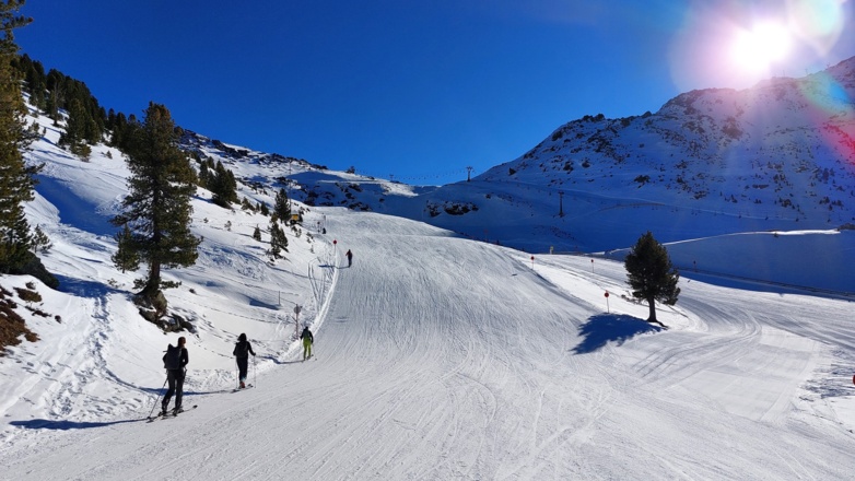 Aufstieg Richtung Schartenkogel und Tulfeinjöchl. Mit dem Schartenkogellift könnte man den Aufstieg noch weiter verkürzen.