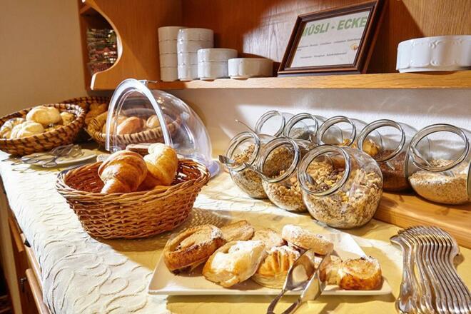 Müsli- und Brotecke