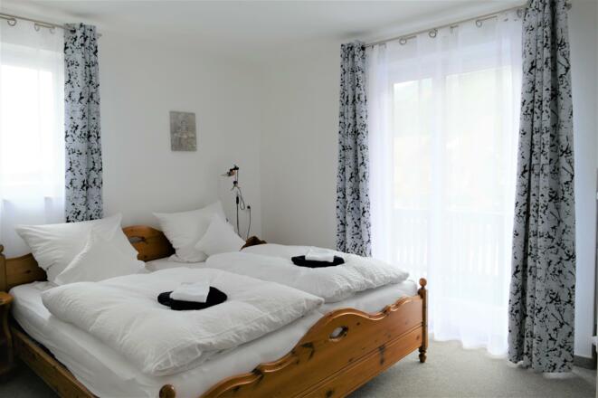 Schlafzimmer mit Balkon Whng 2