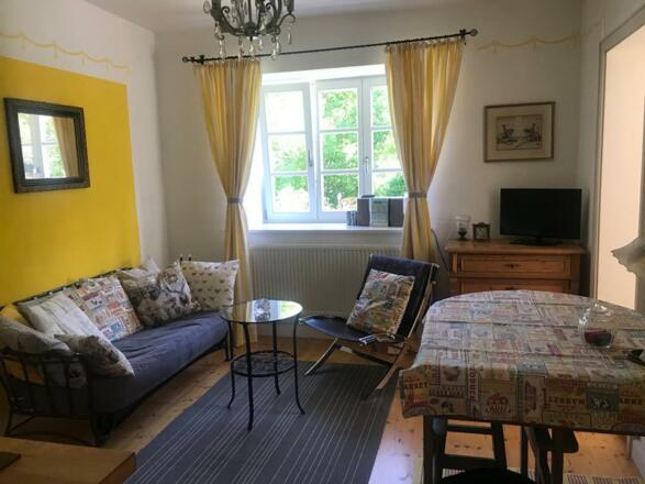 Wohnzimmer &quot;Sonnengelb&quot;