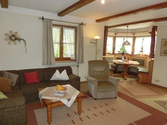 Wohnzimmer mit Erker