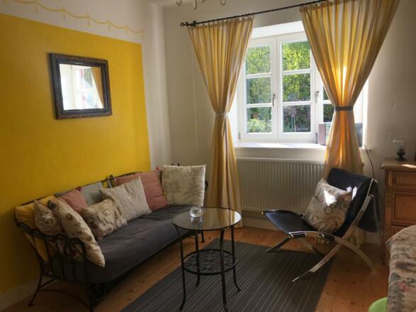 Wohnzimmer &quot;Sonnengelb&quot;