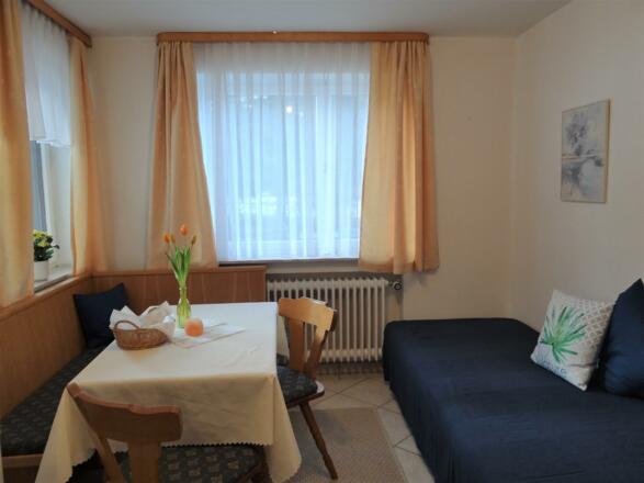 Essecke mit Zusatzcouch Whng 1