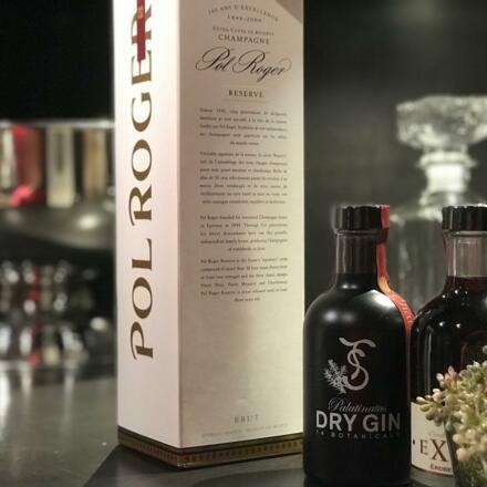 Vinothek mit auserlesenen Weinen