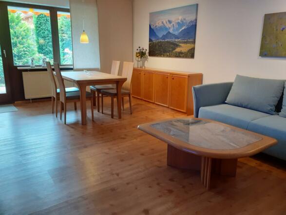 Wohnzimmer mit Essbereich