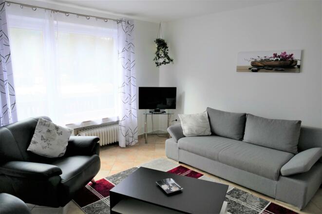 Wohnzimmer mit Doppelbettcouch Wohnung 2